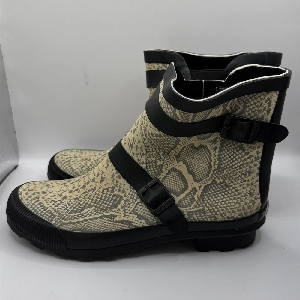 BearPaw Snakeskin Patterned Ankle Boots with Black Straps Size 7